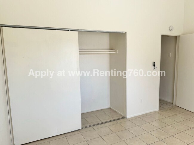 Building Photo - Spacious 2 Bed 1 Bath Home With Indoor Lau...