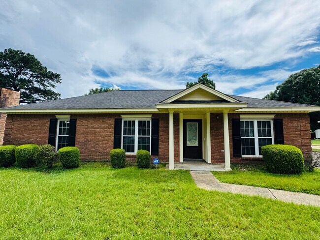 Primary Photo - 3-Bedroom home is sure to captivate from t...
