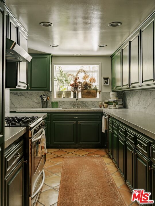 Building Photo - 1219 Sunset Plaza Dr Dr