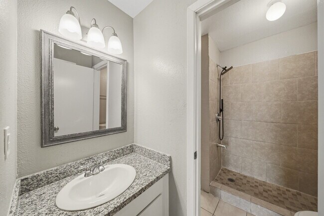 Building Photo - Updated Two-Story Duplex in Pearland with Yard Care Included