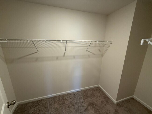 Building Photo - Like New Beautiful Home in Locust!
