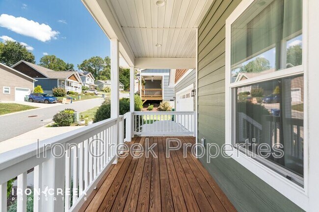 Building Photo - 17 Woodbridge Park Dr