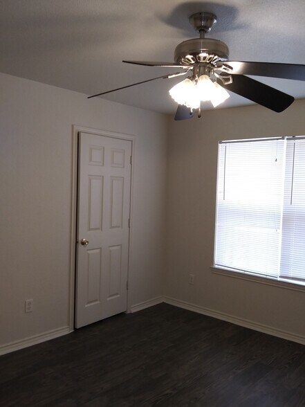 Building Photo - 3407 Barcelona Dr