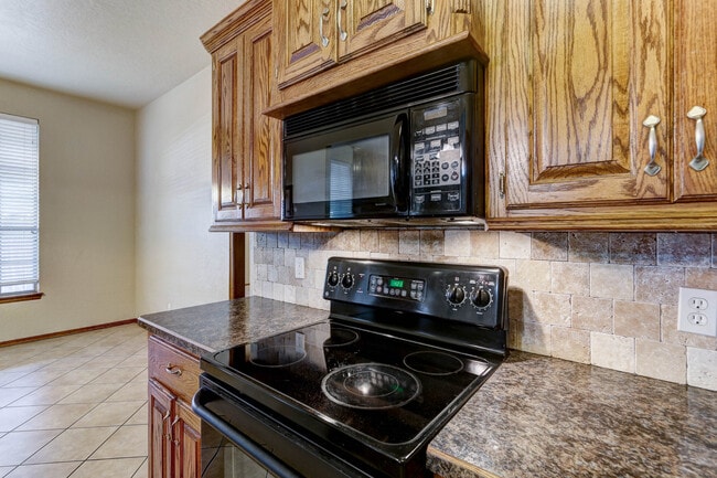 Building Photo - 500 Loyd Ln