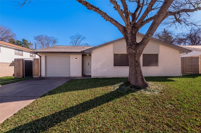 Building Photo - 1805 Ave Q