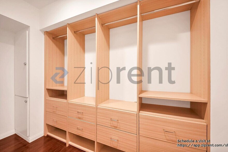 Building Photo - 2122 N Beverly Glen Blvd