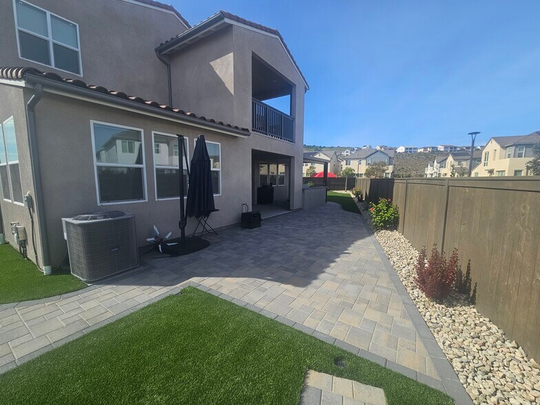 Building Photo - 1639 Corte Medialuna