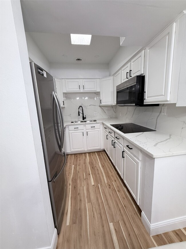 Building Photo - 2601 Bellefontaine St