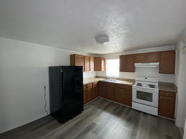 Building Photo - 93 B St
