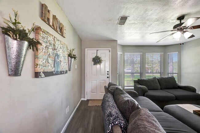 Building Photo - 25401 Hunting Trail