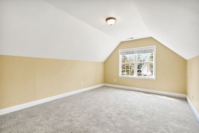 Building Photo - 104 Grasmere Ct