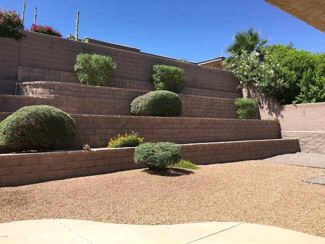 Building Photo - 2627 E Acoma Dr