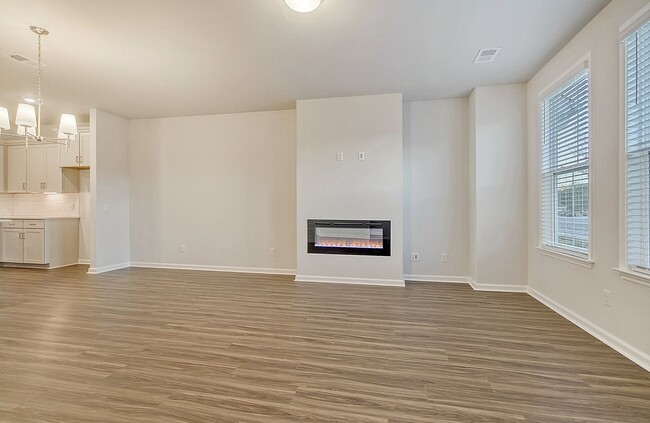 Building Photo - Gorgeous Town Home in Six Oaks