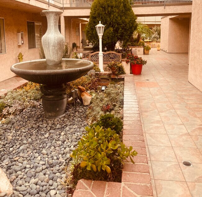 Building Photo - 415 S Verdugo Dr