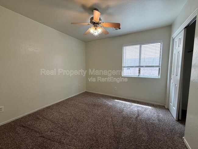 Building Photo - 1225 W Shumway Farm Rd