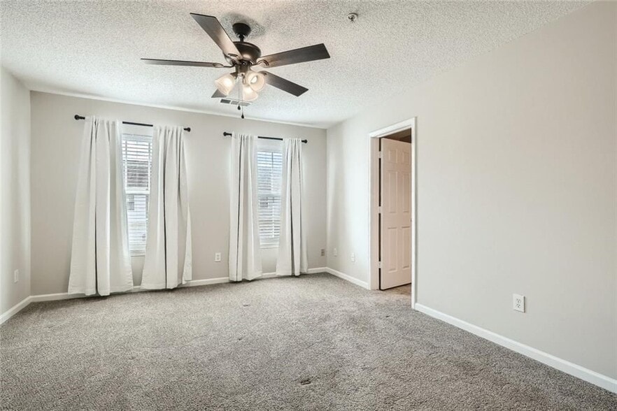 Building Photo - 707 Breeze Ln