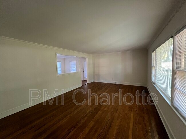 Building Photo - 128 Woodlynn Dr