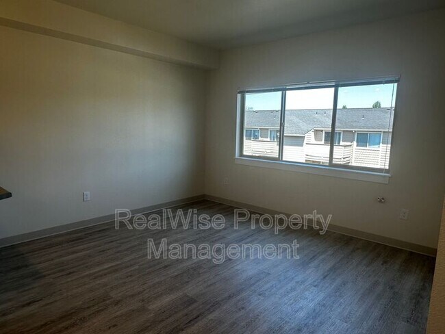 Building Photo - 1935 Table Rock Rd