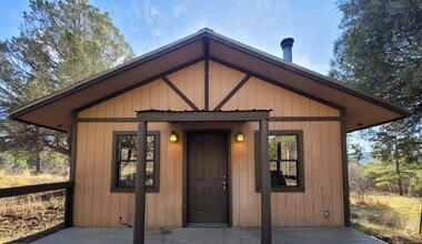 Building Photo - 98 Robin Dr