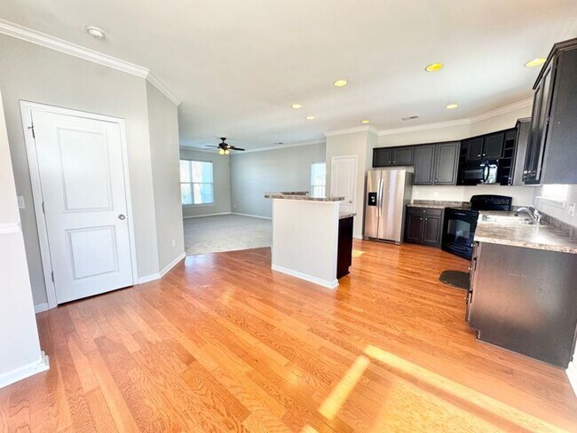 Building Photo - $500 off first month rent with acceptable credit and application!! Beautiful 3 bed 2.5 bath/ Scre...