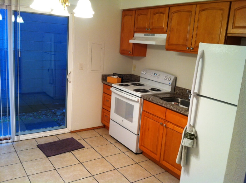 Building Photo - 736 22nd St NE