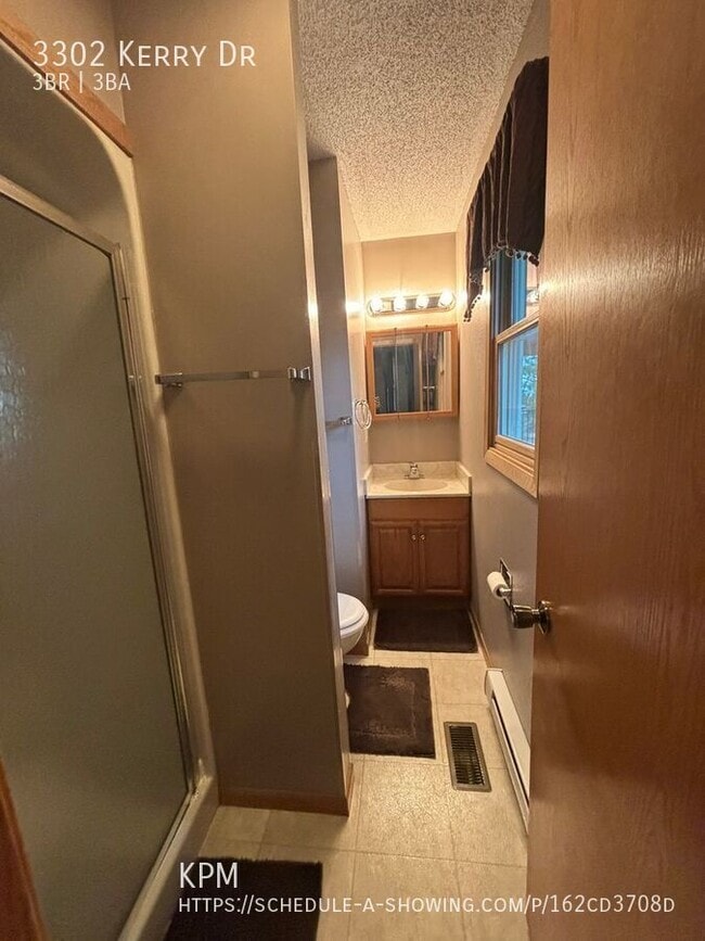 Building Photo - 3302 Kerry Dr