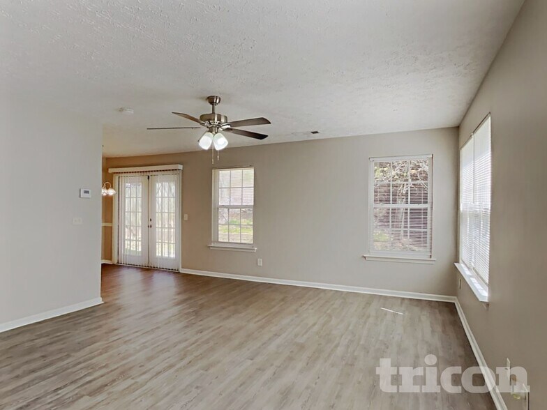 Building Photo - 220 Osmanthus Way