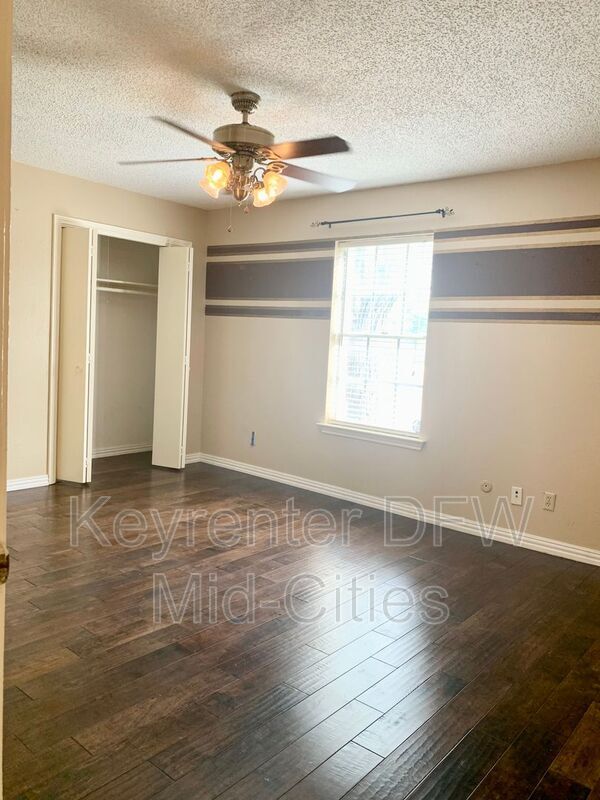Building Photo - 505 E Scotland Dr
