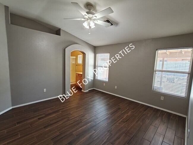 Building Photo - 2122 E Calle Arroyo Lindo