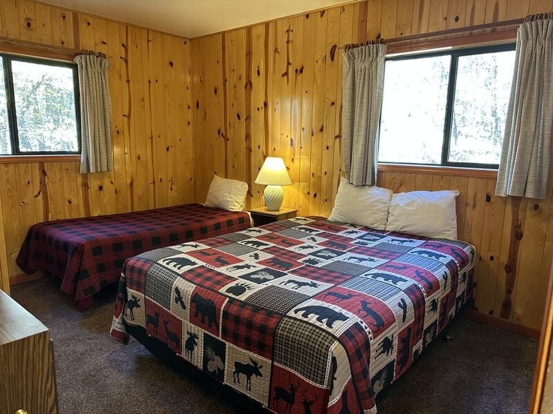 Building Photo - 237 E White Mountain Blvd