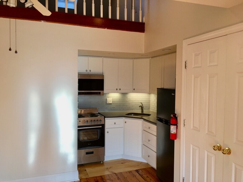 Building Photo - 614 Massachusetts Ave