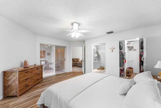 Building Photo - 8084 Summer Shores Dr