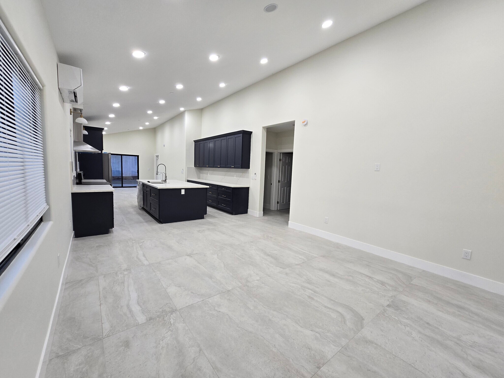 Building Photo - 13990 Putney Rd