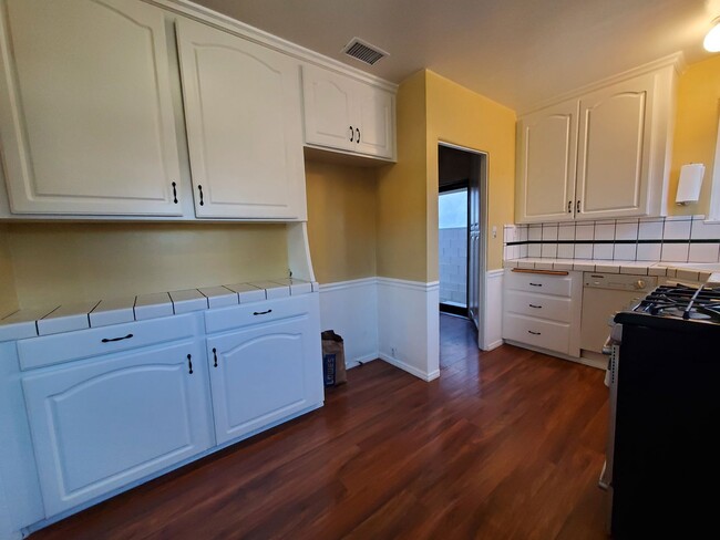 Building Photo - Remodeled 2-bedroom 1 bath plus Bonus Room...