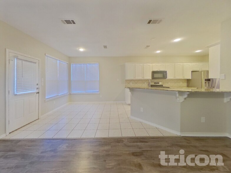 Building Photo - 6356 Ferncreek Ln