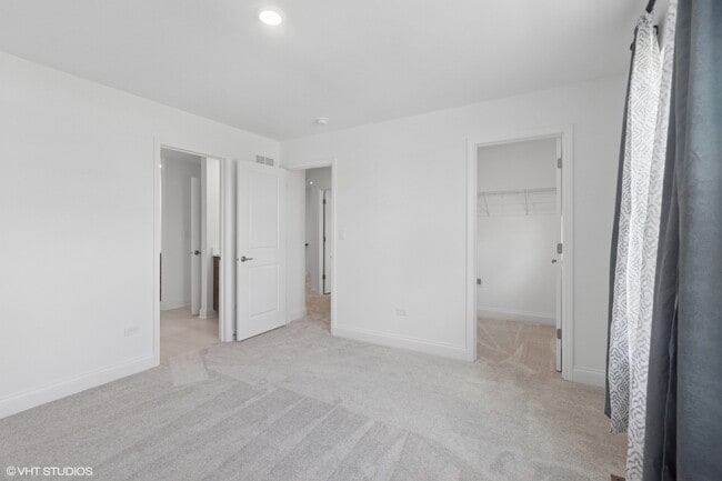 Building Photo - 16157 S Crossing Dr