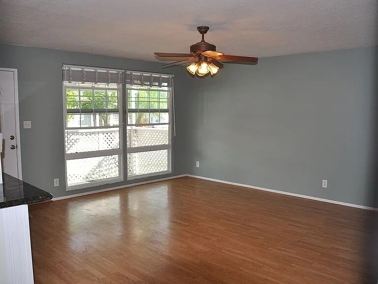 Building Photo - 6974 Ballinger Ave