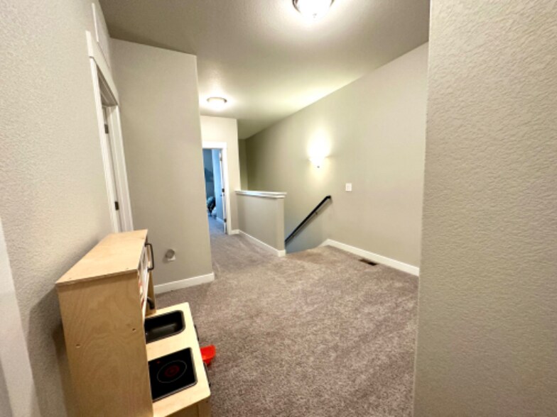 Building Photo - 6555 Carriage Meadows Dr