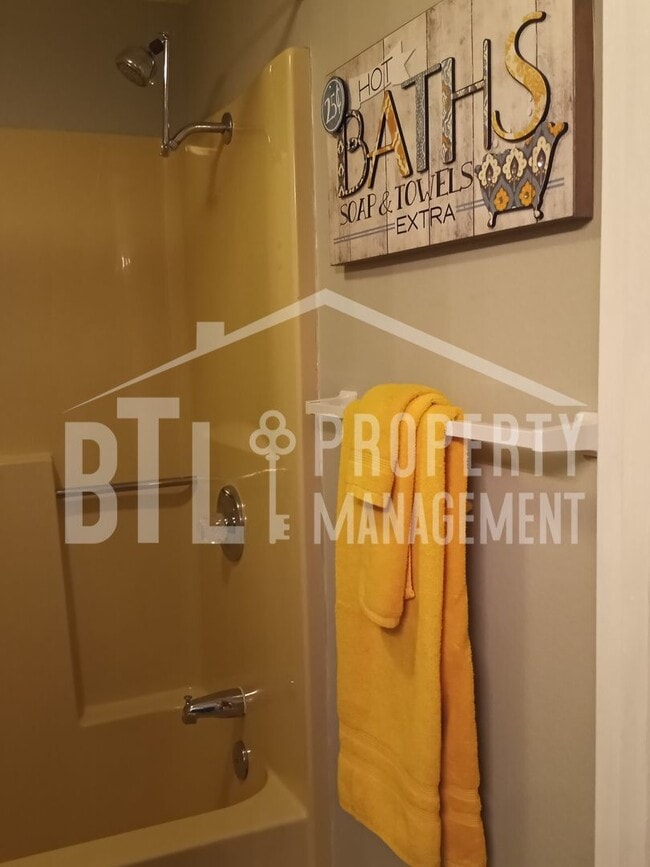 Building Photo - Great Walk-In Unit!