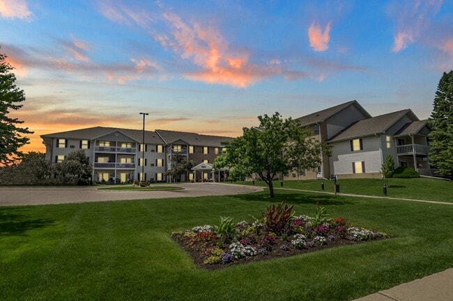 Building Photo - Rosewood Villas