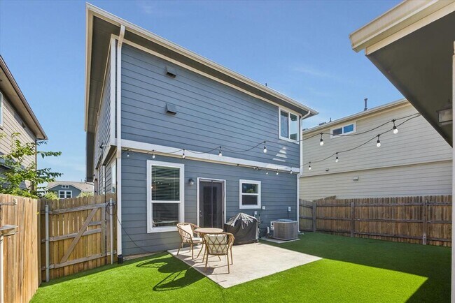 Building Photo - 2202 Arborside Dr