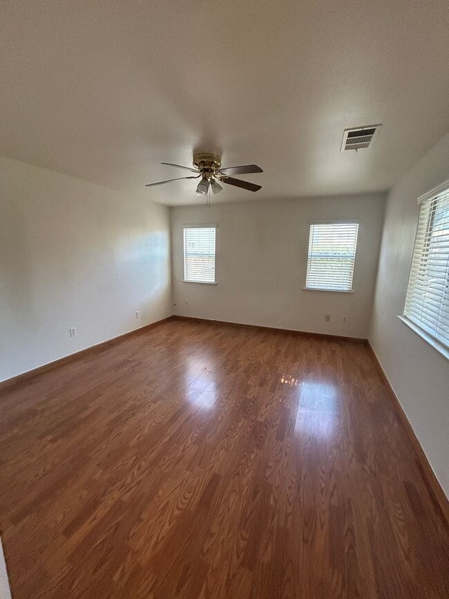 Building Photo - This is the one you have been waiting for!