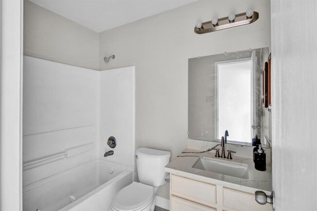 Building Photo - 8530 Village Hollow Ln