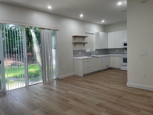 Building Photo - 12472 SW 44th Ct