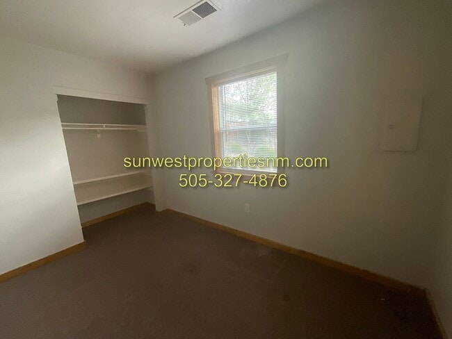 Building Photo - 2 Bedroom, 1 Bath Duplex