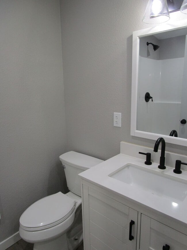 Building Photo - Completely Remodeled 2 Bedroom, 2 Bathroom...