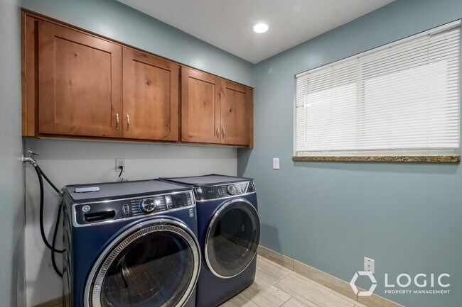 Building Photo - 2718 Ferron Dr