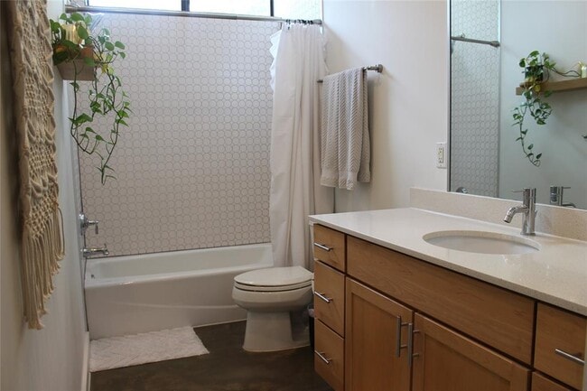 Building Photo - 3700 Garden Villa Ln