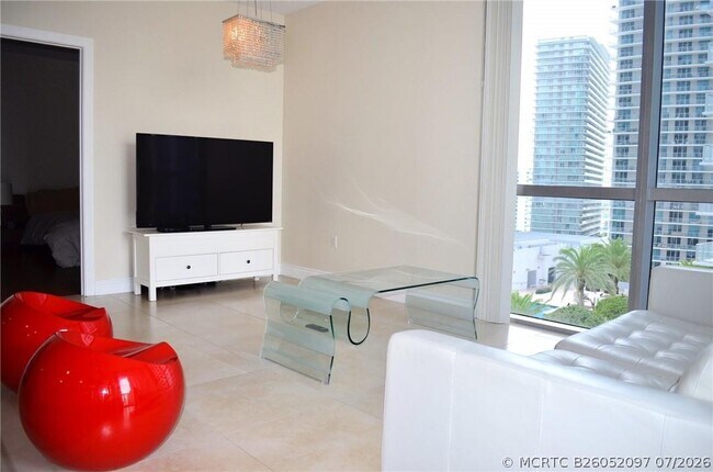 Building Photo - 1060 Brickell Ave