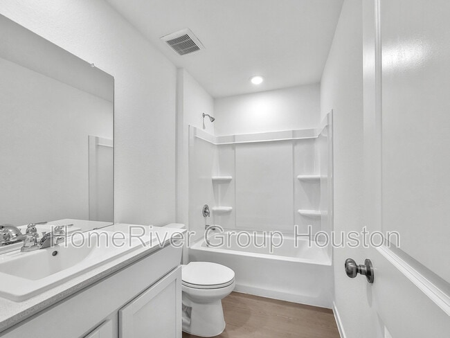 Building Photo - 207 Brandi Dr